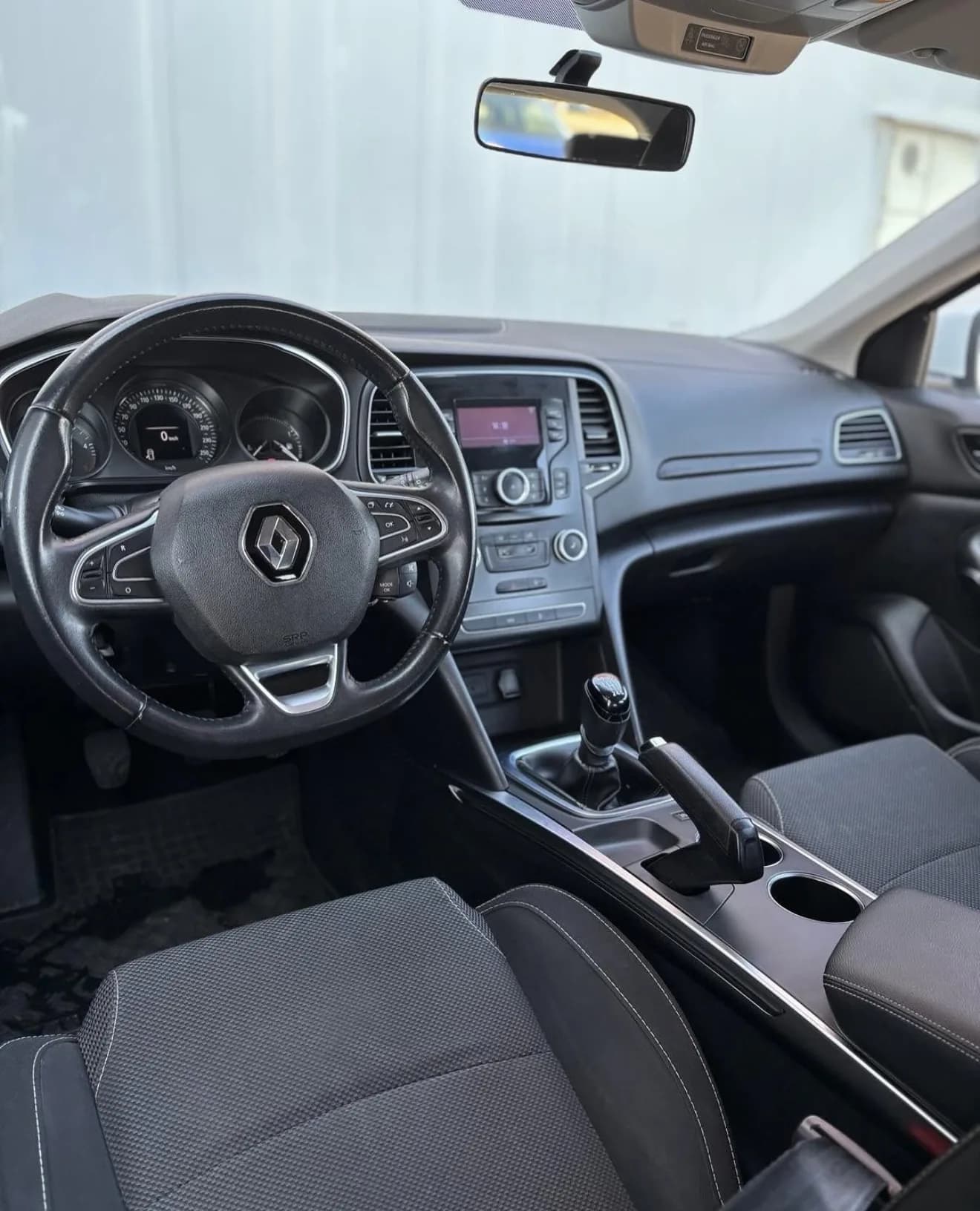 Renault Clio - kokpit