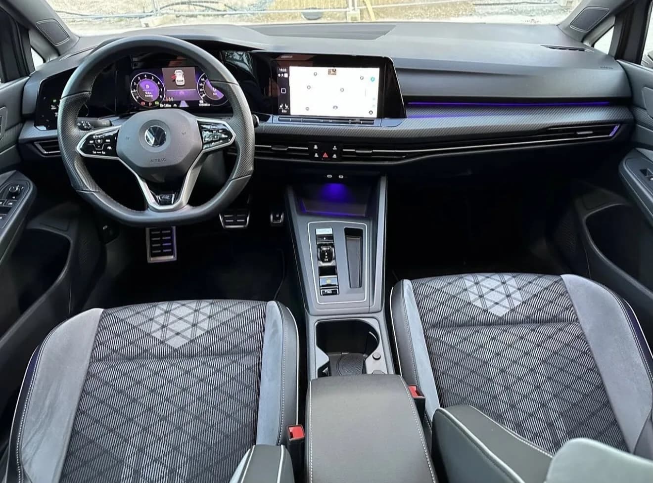 Volkswagen Golf - kokpit